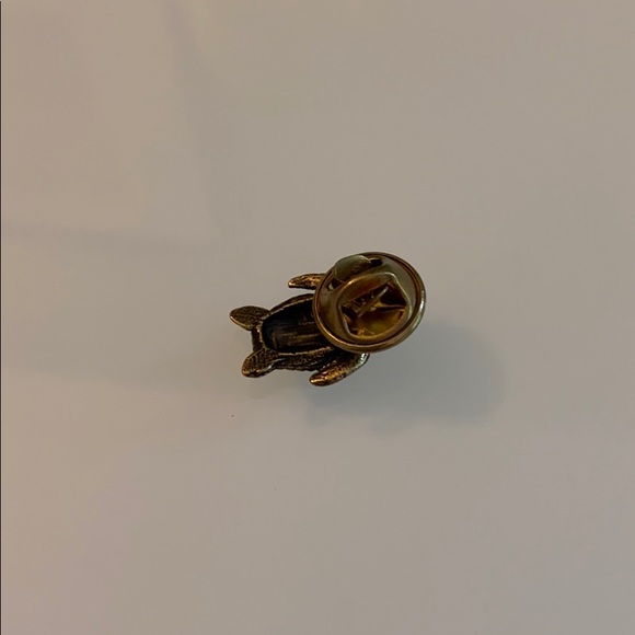 Small Turtle Pin - Picture 2 of 2